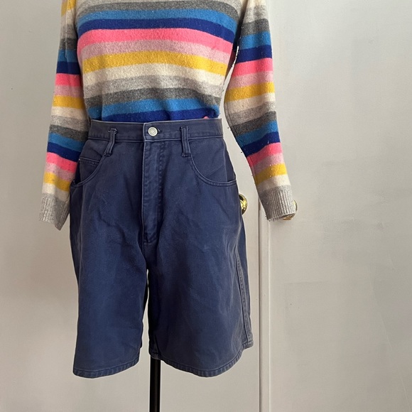 80s Vintage Memphis extra high rise purple denim shorts. - Picture 2 of 4